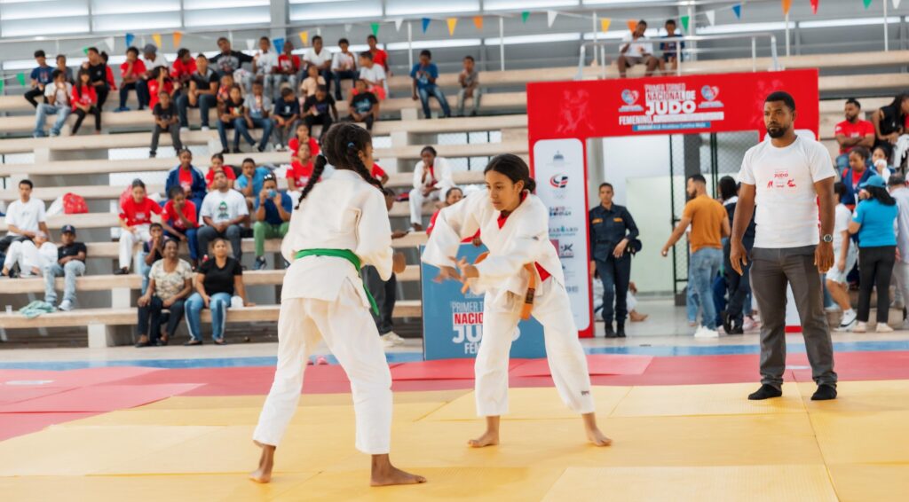 Uno de los combates del Primer Campeonato Nacional de Judo Femenino de la Fundación María García.