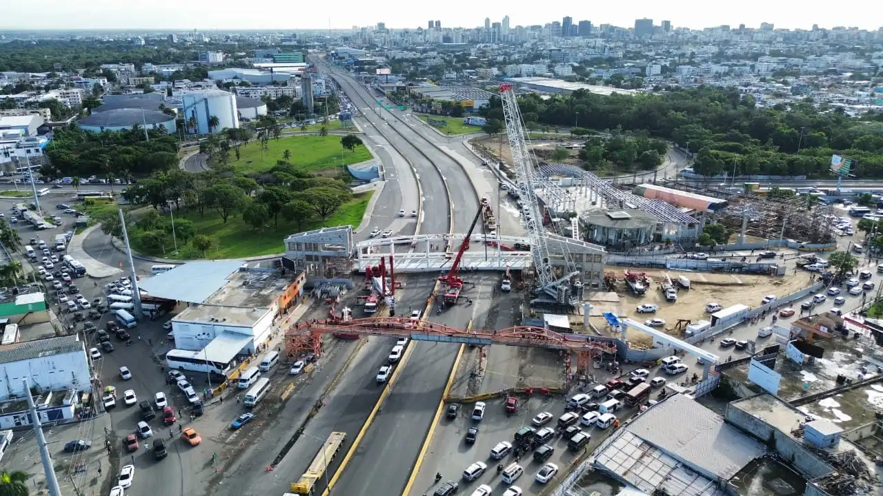Puente peatonal del Kilómetro 9 de la Autopista Duarte.