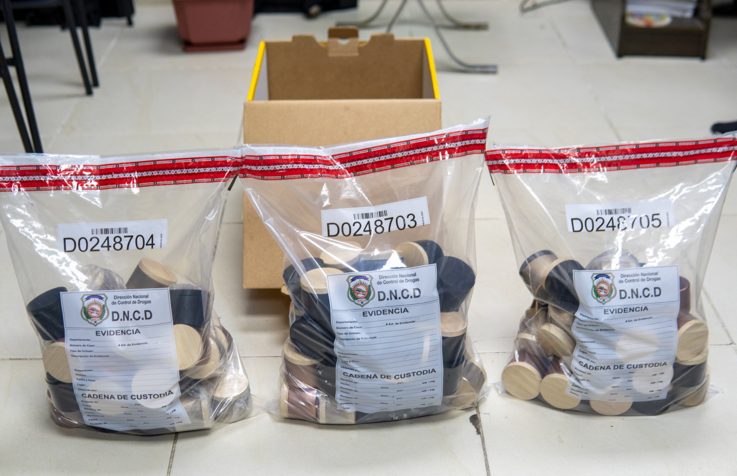 DNCD ocupa 96 velones con presunta cocaína
