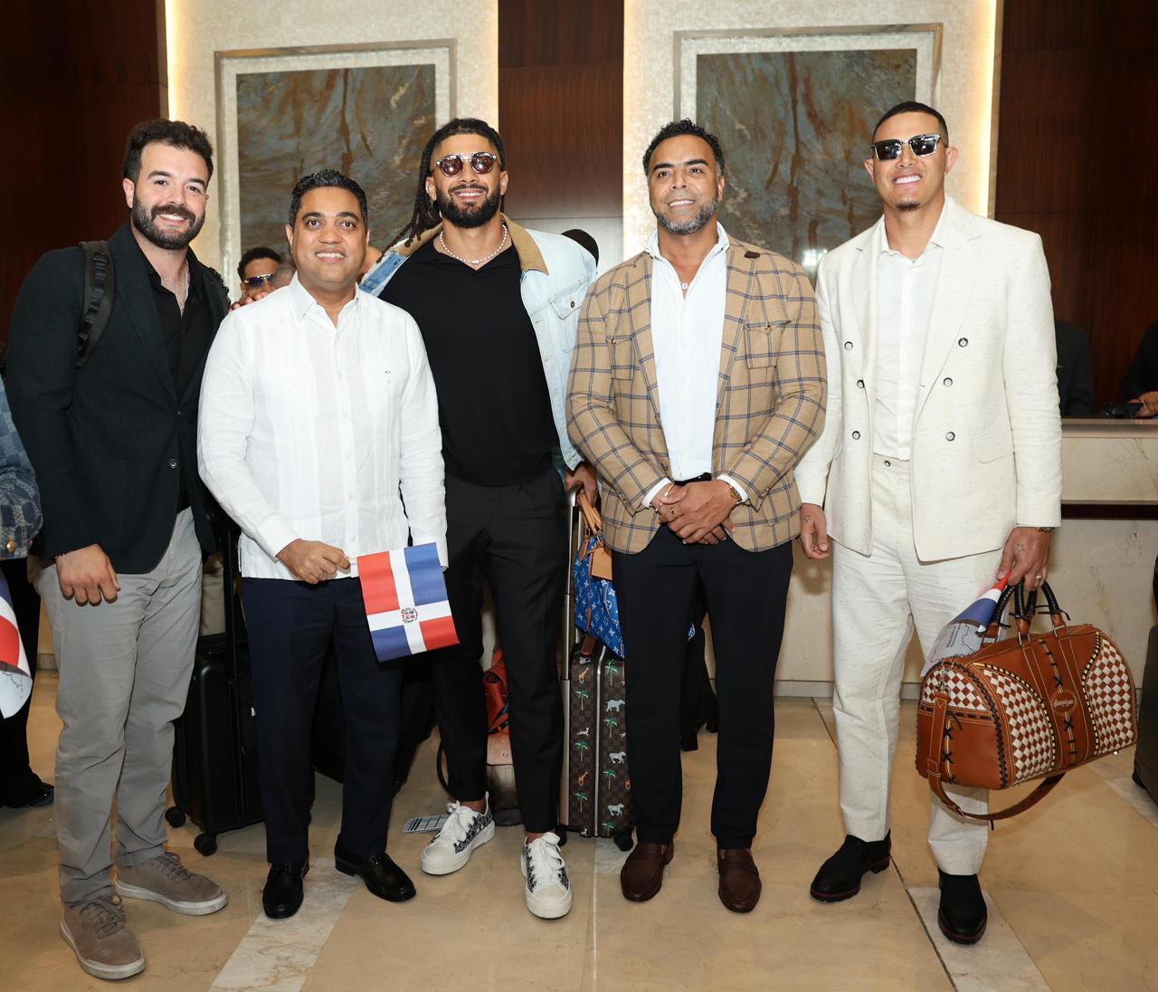 Una explosión de alegría y dominicanidad se vivió este lunes 02 de marzo, cuando el ministro de Deportes, Kelvin Cruz, recibió al equipo que representará a la República Dominicana en el Clásico Mundial de Béisbol 2026.