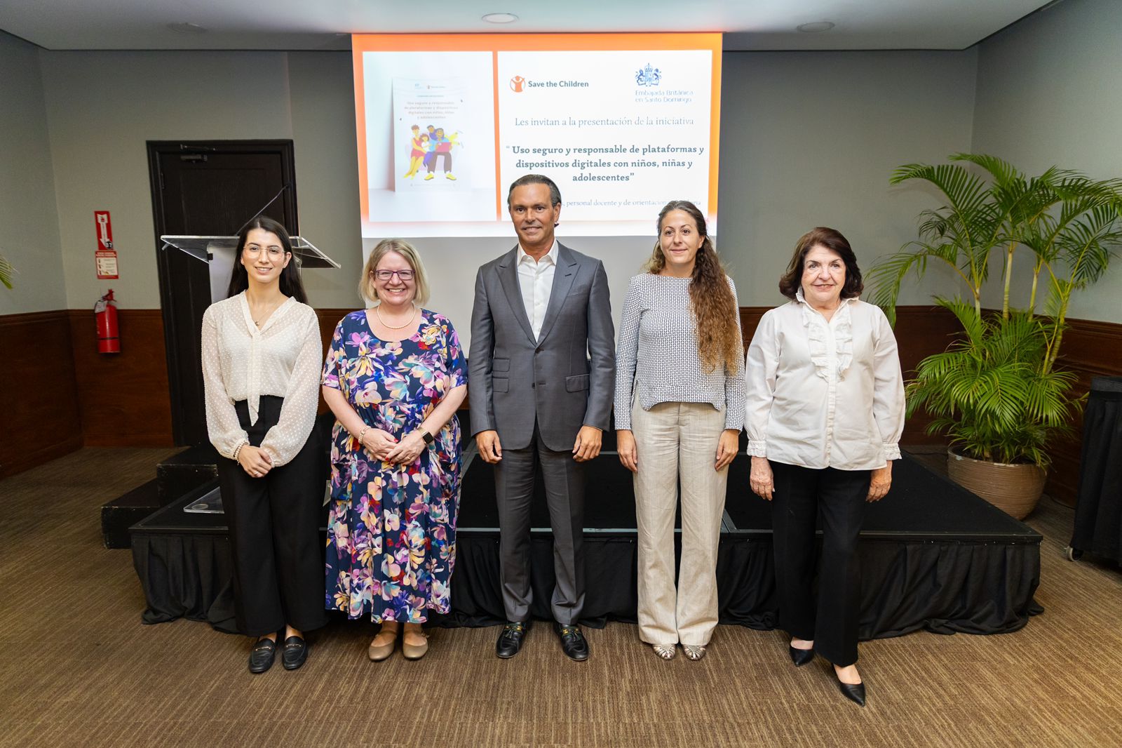 Ejecutivos de entidades lanzan iniciativa que busca proteger a niños.