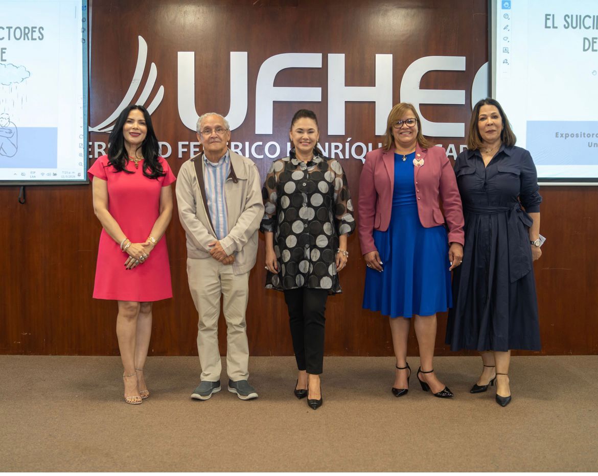 Imparten charla a estudiantes sobre prevención de la conducta suicida en la Ufhec