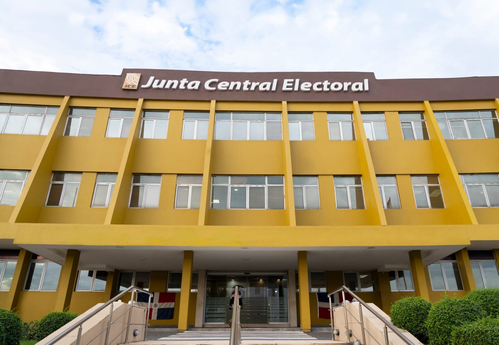 Fachada del edificio de la Junta Central Electoral.