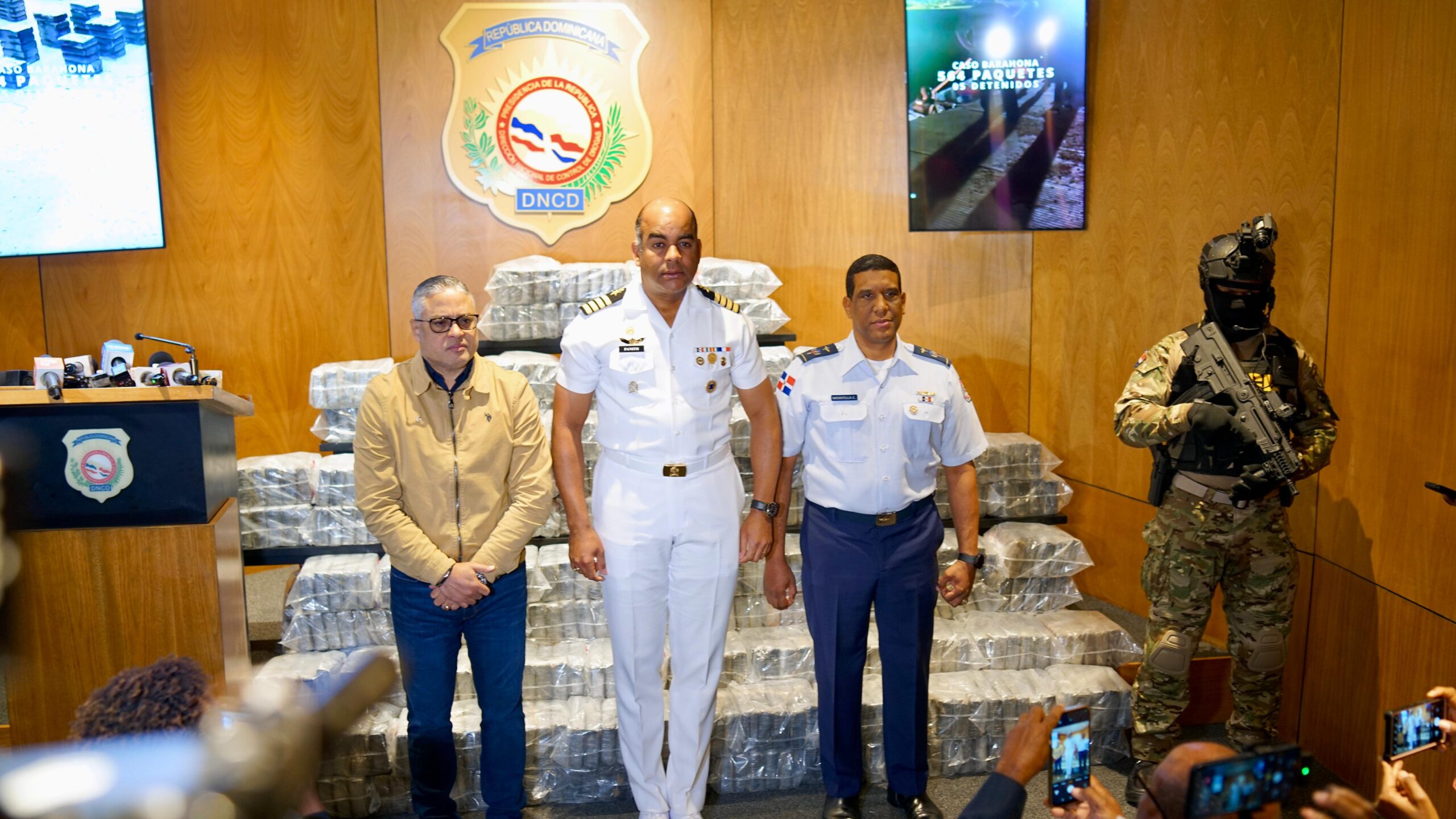 En una amplia e intensa operación por aire, mar y tierra, agentes de la Direccion Nacional de Control de Drogas (DNCD