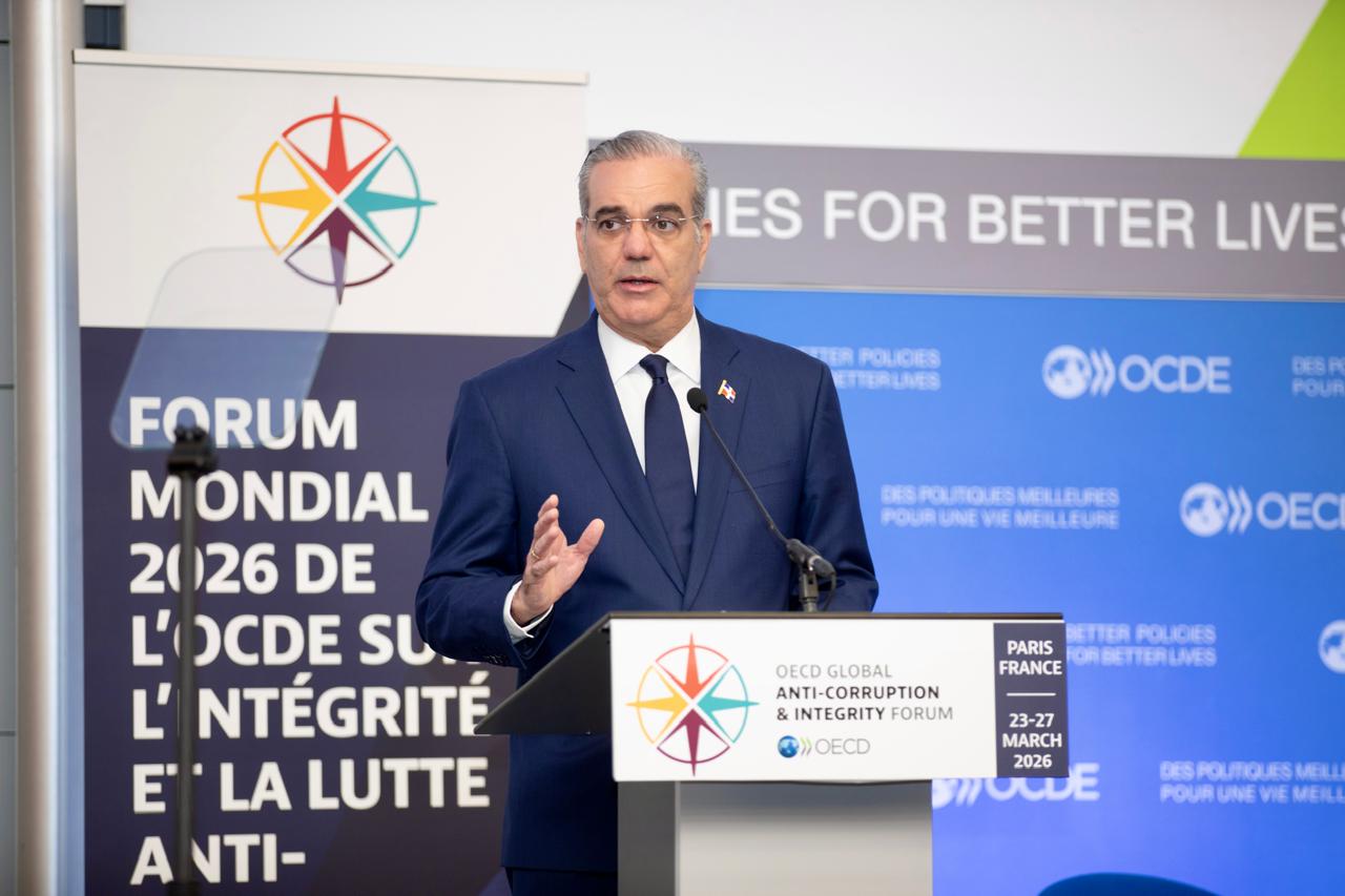 Presidente Abinader resalta la integridad como eje estratégico de RD durante Foro Global Anticorrupción en París