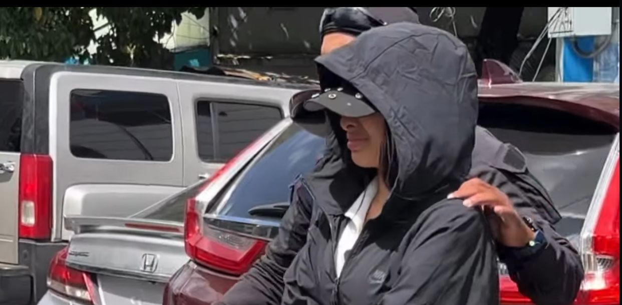 Detienen a “Yailin La Más Viral” en Los Mina; le ocupan dos pistolas ilegales
