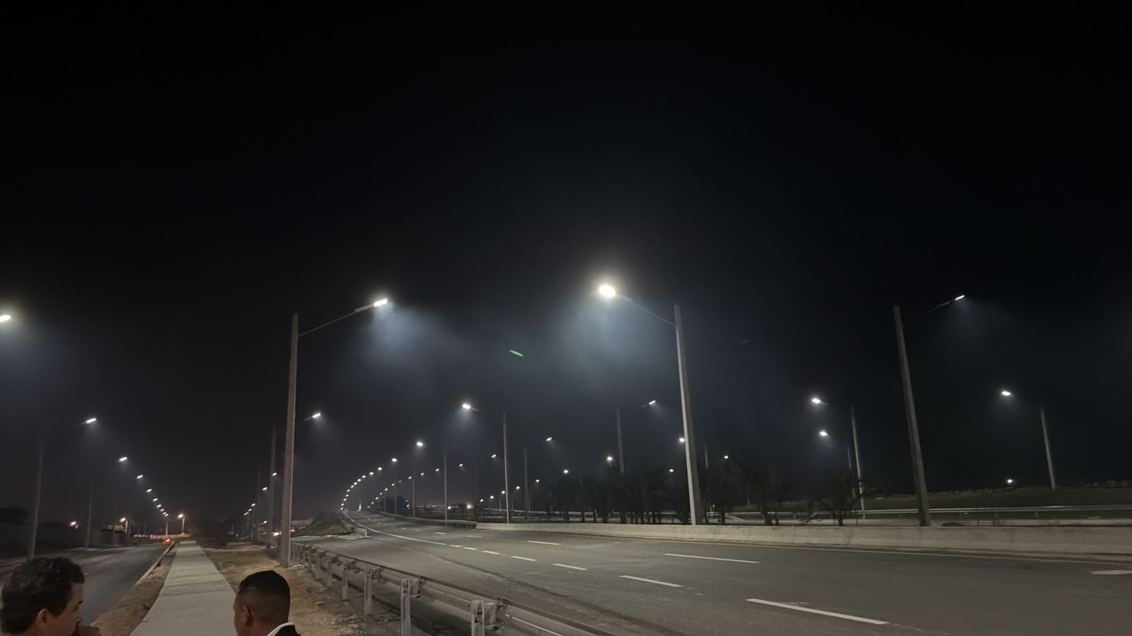 RD Vial alumbra carreteras con energía solar, para garantizar reducción de accidentes nocturnos