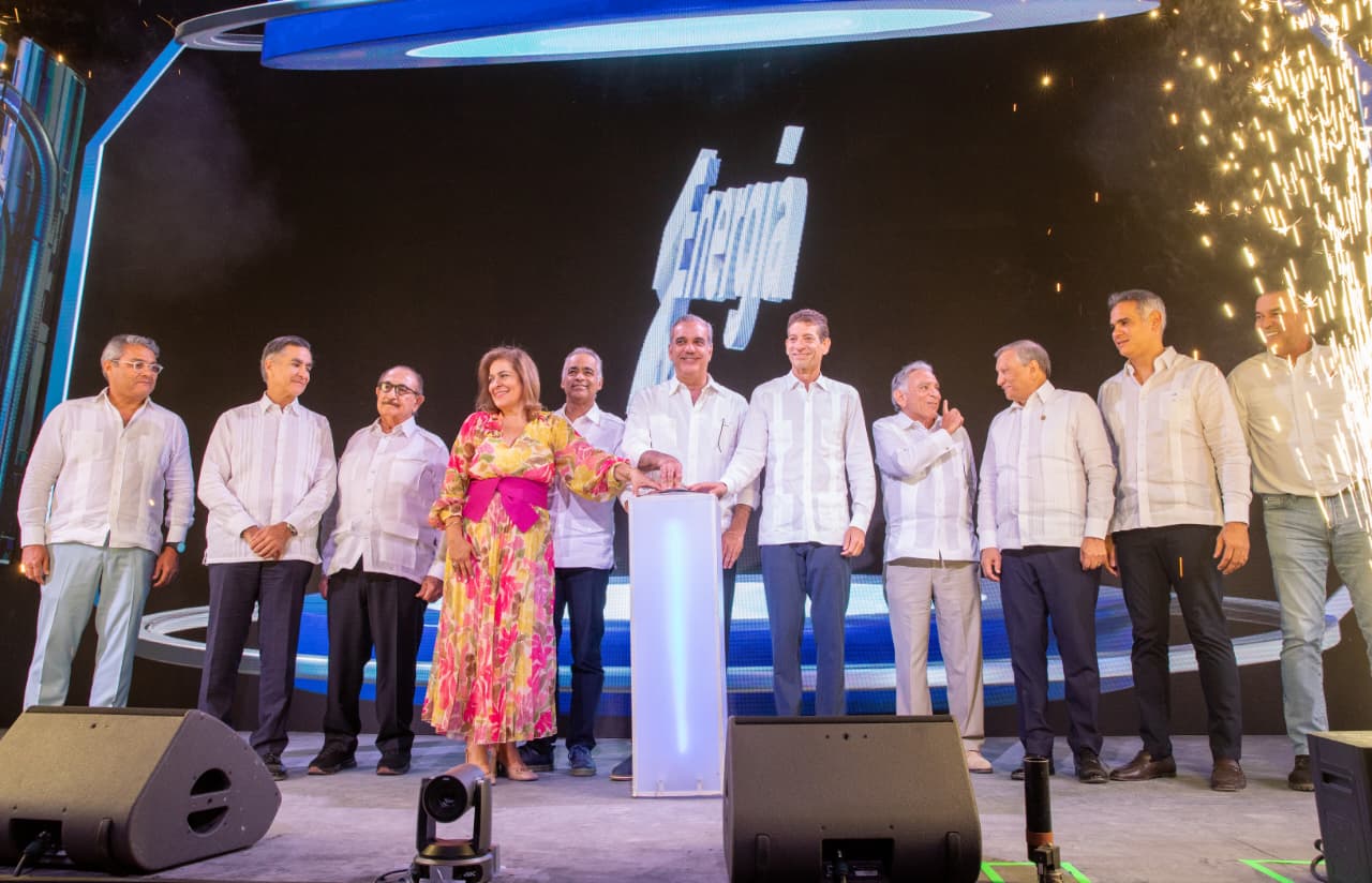 Presidente Luis Abinader encabeza inauguración de central termoeléctrica en Manzanillo.