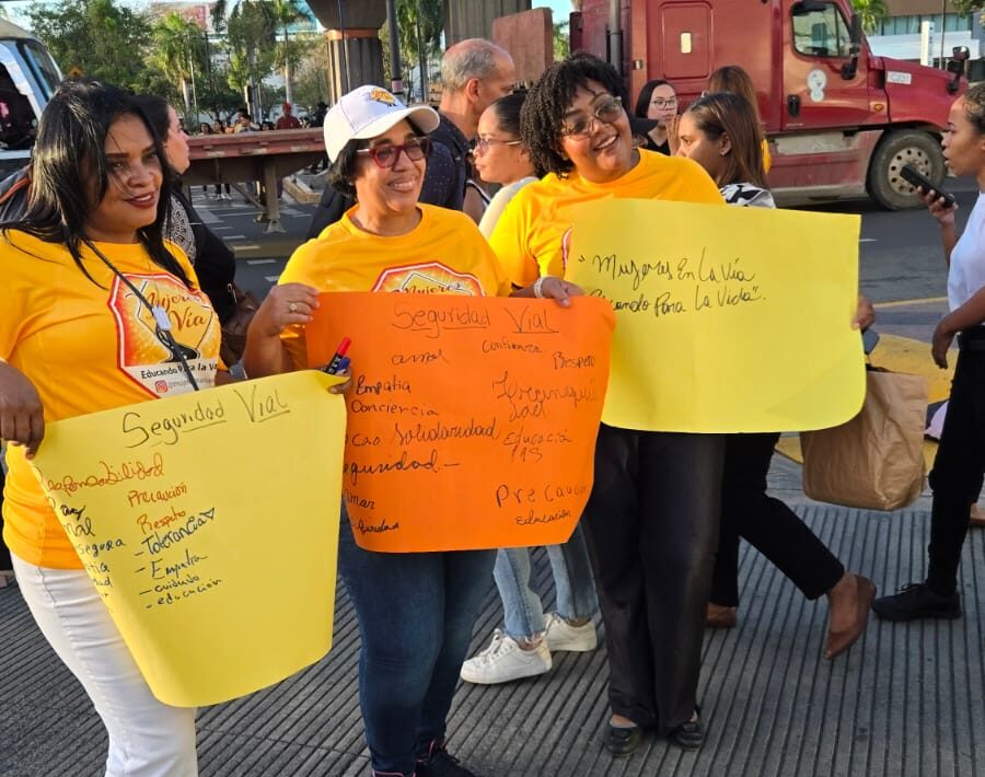 Mujeres en la Vía impulsa campaña de educación vial en SD