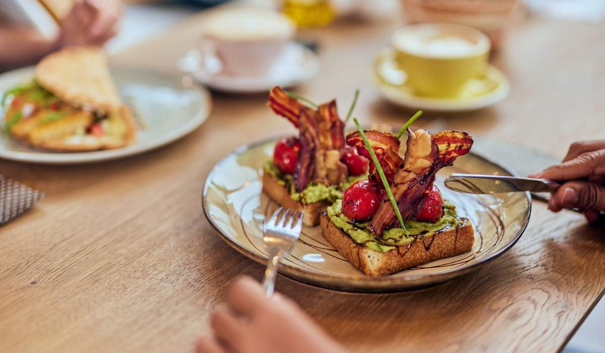 5 desayunos sin huevo que ayudan a regular el apetito y evitar bajones de energía