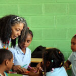 Escritora Marianela Medrano en la escuela El Gramazo.