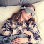 Dormir con antifaz reduce el riesgo de interrupciones y favorece un descanso reparador, según expertos