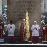 El papa en el Domingo de Ramos: "¡Depongan las armas, recuerden que son hermanos!". EFE