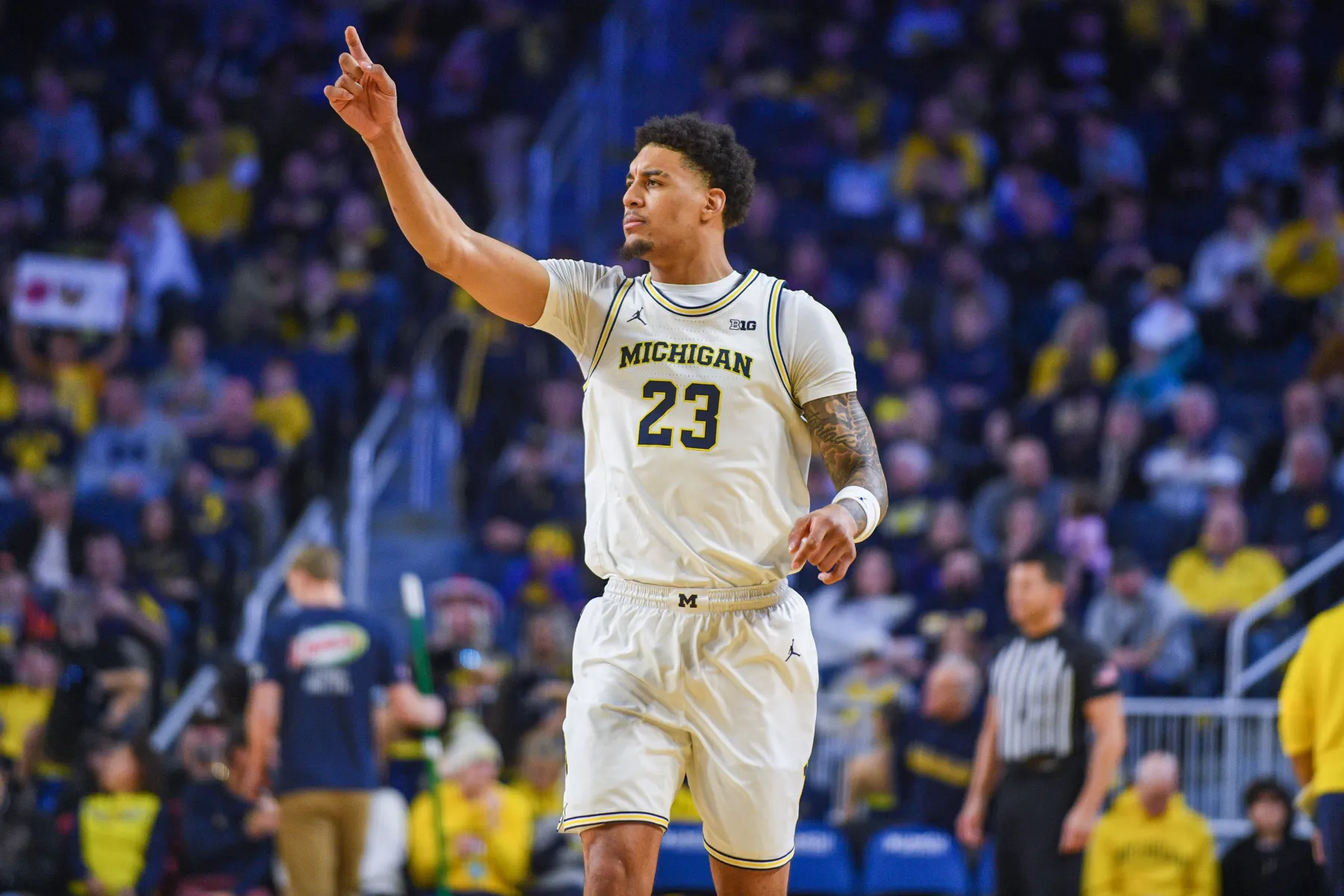 Dominicano Yaxel Lendeborg ha sabido abrirse paso y mantenerse en el núcleo estelar de Michigan.