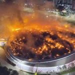Fuerte incendio se lleva el techo del Velódromo en Parque Olímpico, Río de Janeiro