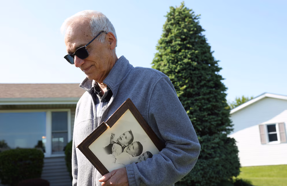 La policía investiga amenaza de bomba contra el hermano del Papa Leo en Illinois