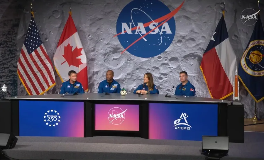 Captura de video tomada de una transmisión de la NASA de la tripulación de la misión Artemis II (i-d), Reid Wiseman, Victor Glover, Christina Koch y Jeremy Hansen durante una rueda de prensa, desde Houston