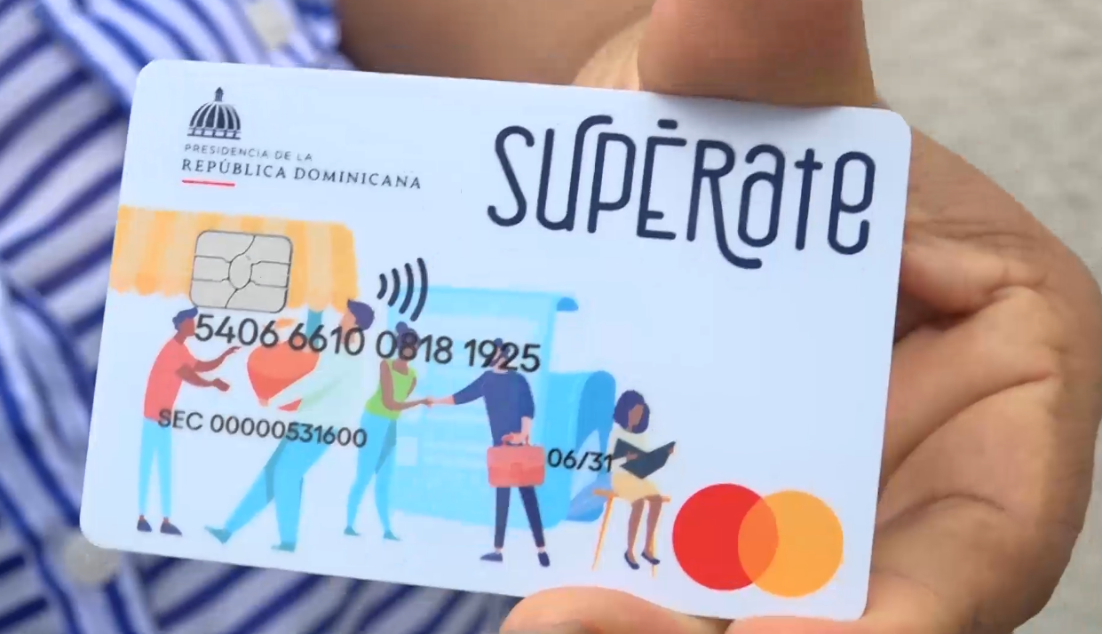 Familias que tienen “Supérate” dialogan con el presidente Luis Abinader