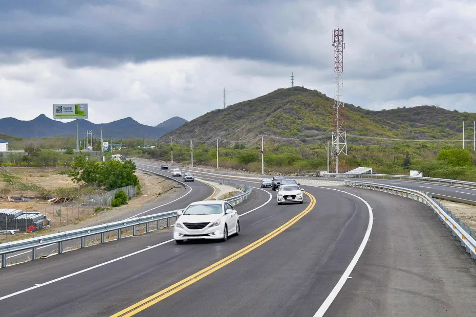 Informan buen flujo de vehículos en vía hacia el Sur  