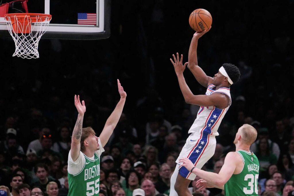 Edgecombe y Maxey brillan en ataque; los 76ers vencen a los Celtics
