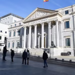 Más de 120,000 migrantes centroamericanos recibirán permiso de residencia bajo la nueva ley española