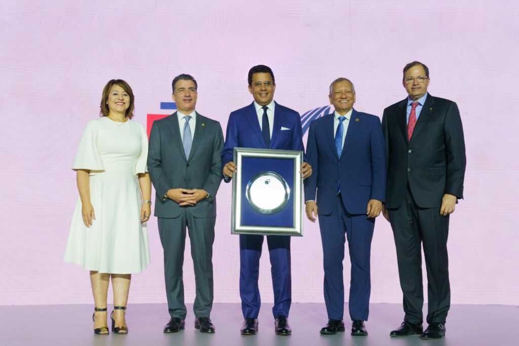 Labor de David Collado es reconocida por la Asociación de Bancos Múltiples de República Dominicana