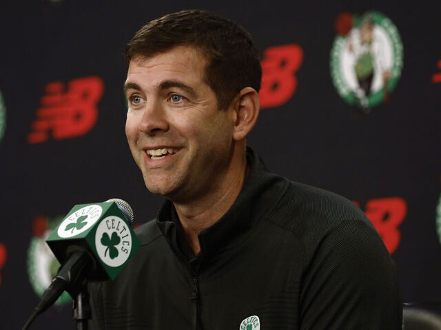 Brad Stevens, de los Celtics, gana el premio al Ejecutivo del Año por segunda vez en tres años.