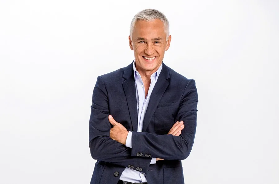 Fotografía cedida por ViX que muestra al periodista mexicano Jorge Ramos quien pasó de ser el rostro más visible del periodismo televisivo en Estados Unidos a estrenar su programa digital 'Así veo las cosas'. EFE/ViX