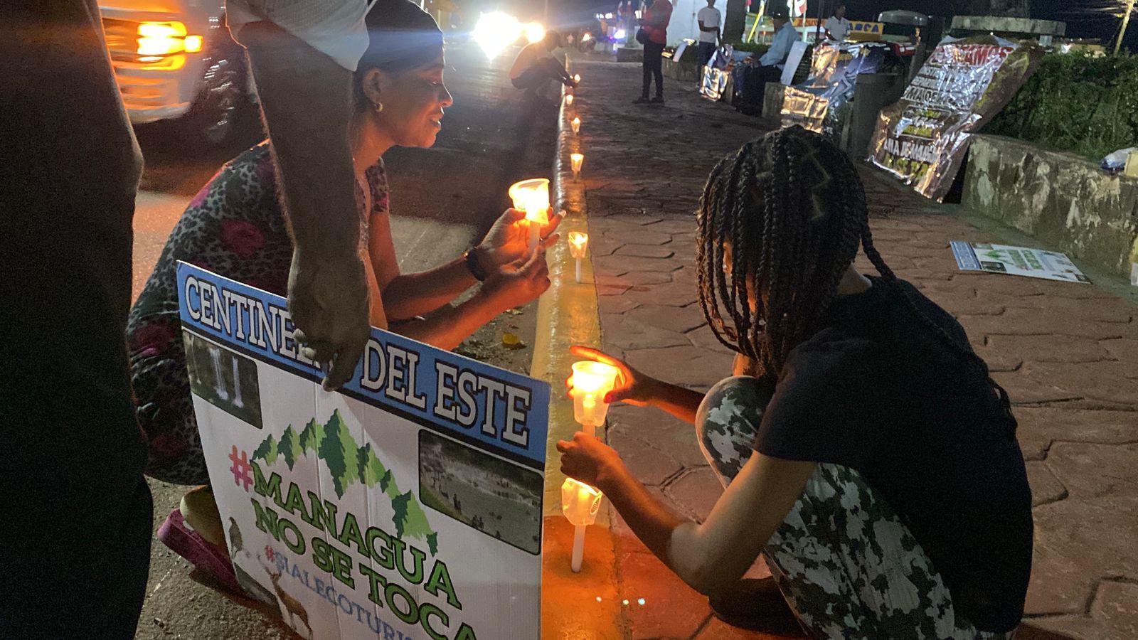 Encendido de velas en Bayaguana en defensa de la Loma Managuá