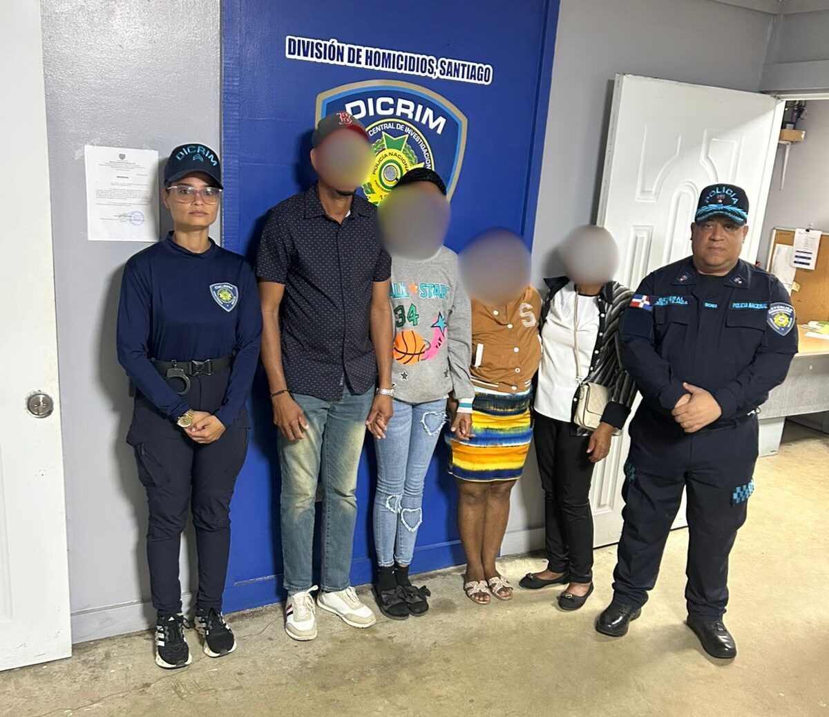 Localizan sana y salva adolescente reportada como desaparecida en Santiago