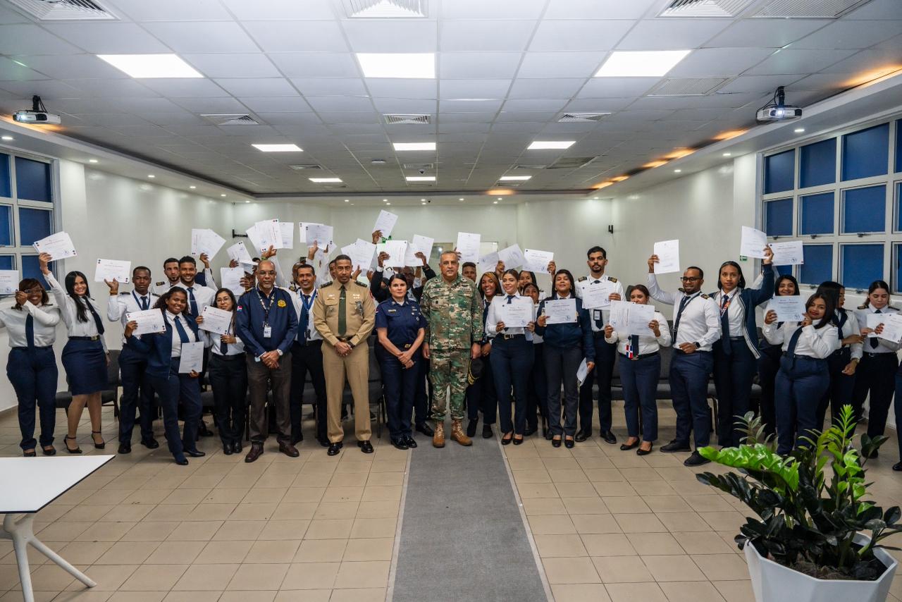 Certifican a 37 nuevos inspectores en puertos, aeropuertos y puestos fronterizos