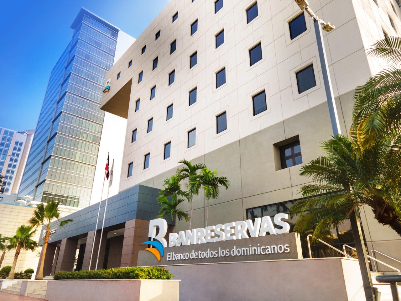 Banreservas recibe premio Global Finance como mejor banco dominicano