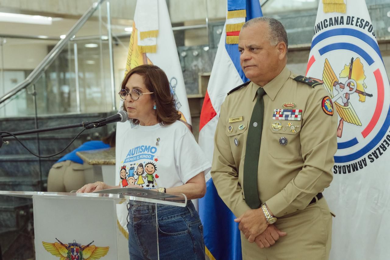 Ministro de Defensa, Carlos Antonio Fernández Onofre y su esposa Varinnia Durán de Fernández.