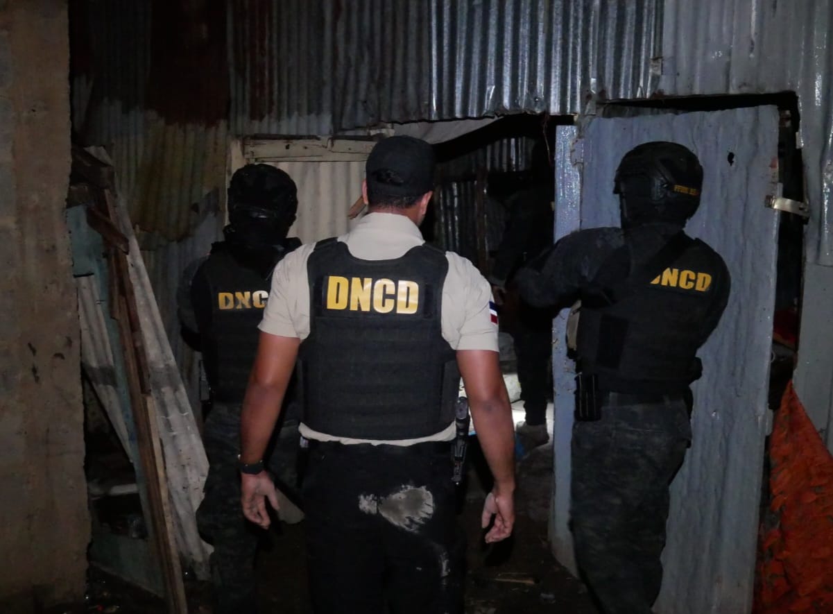 Agentes de la Dirección Nacional de Control de Drogas (DNCD)