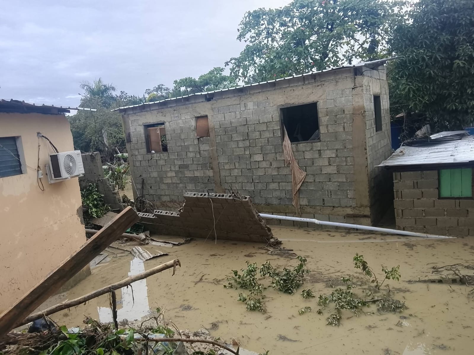 Lluvias dejan 30,500 desplazados y 6,100 viviendas afectadas
