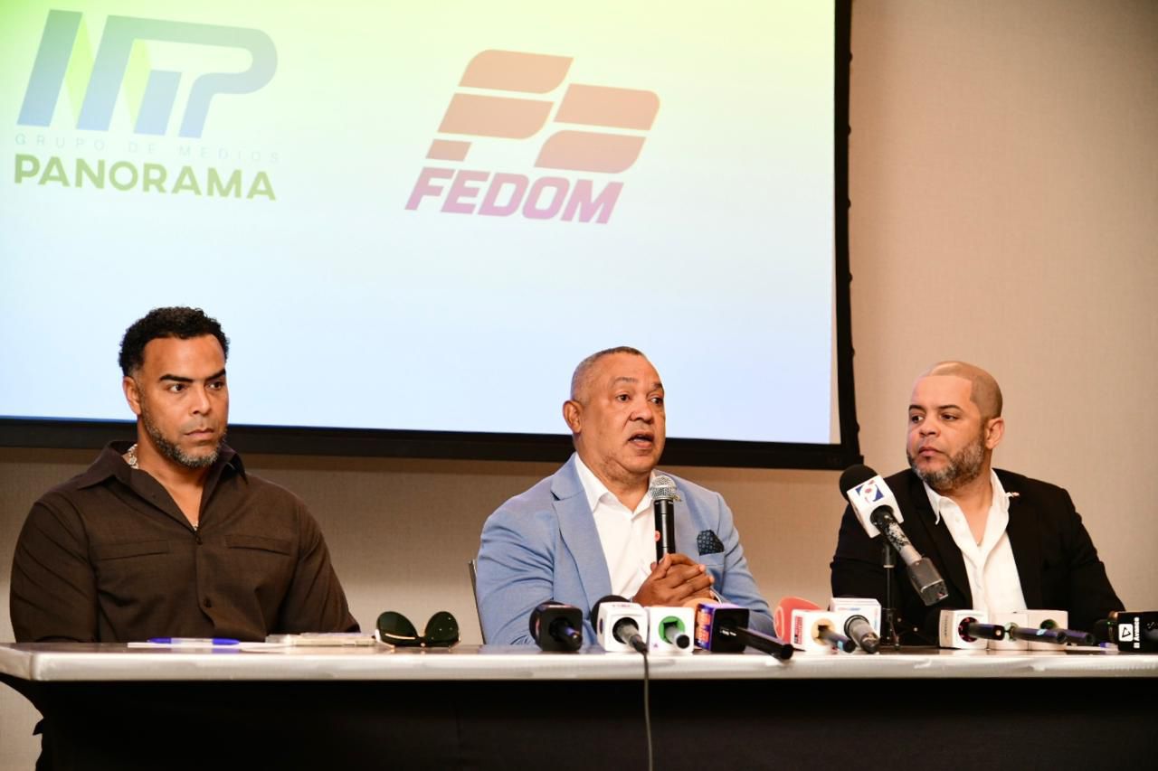 Juan Núñez, presidente de Fedom, junto a Nelson Cruz y Luis Polonia Jr.