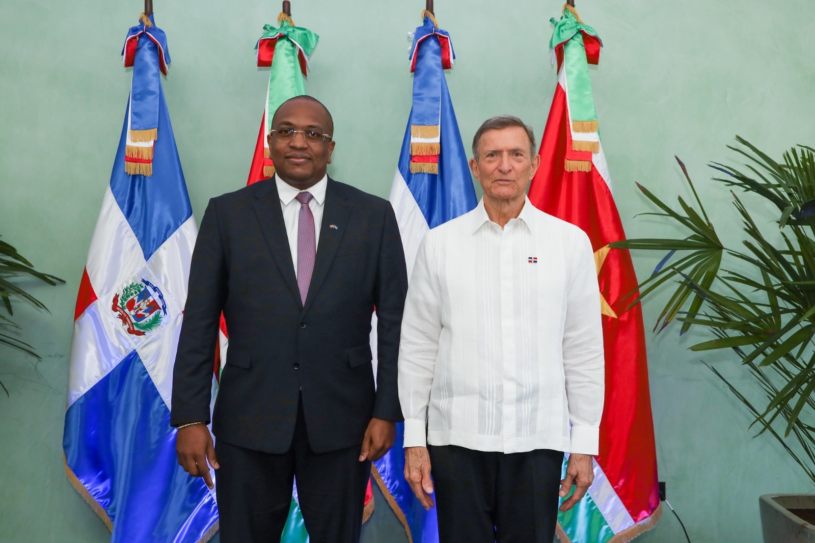 Surinam y República Dominicana firman acuerdo.