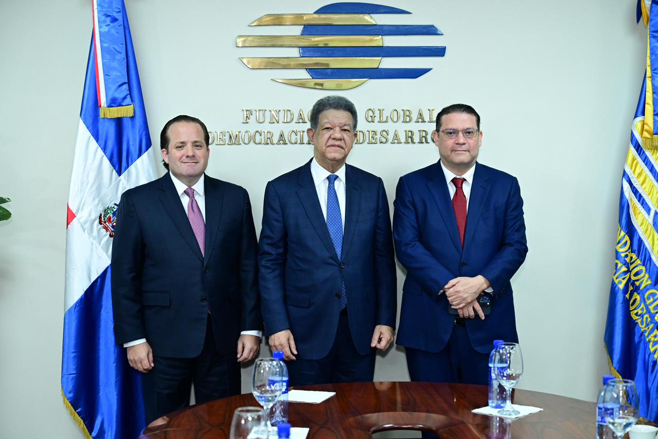 José Ignacio Paliza, Leonel Fernández y Eduardo Sanz Lovatón.