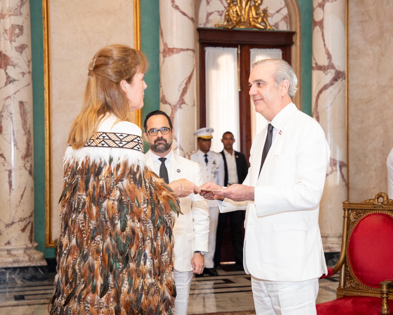 Mandatario acoge cartas credenciales de nuevos embajadores acreditados ante el Gobierno dominicano