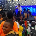 Cantautor Riccie Oriach en África