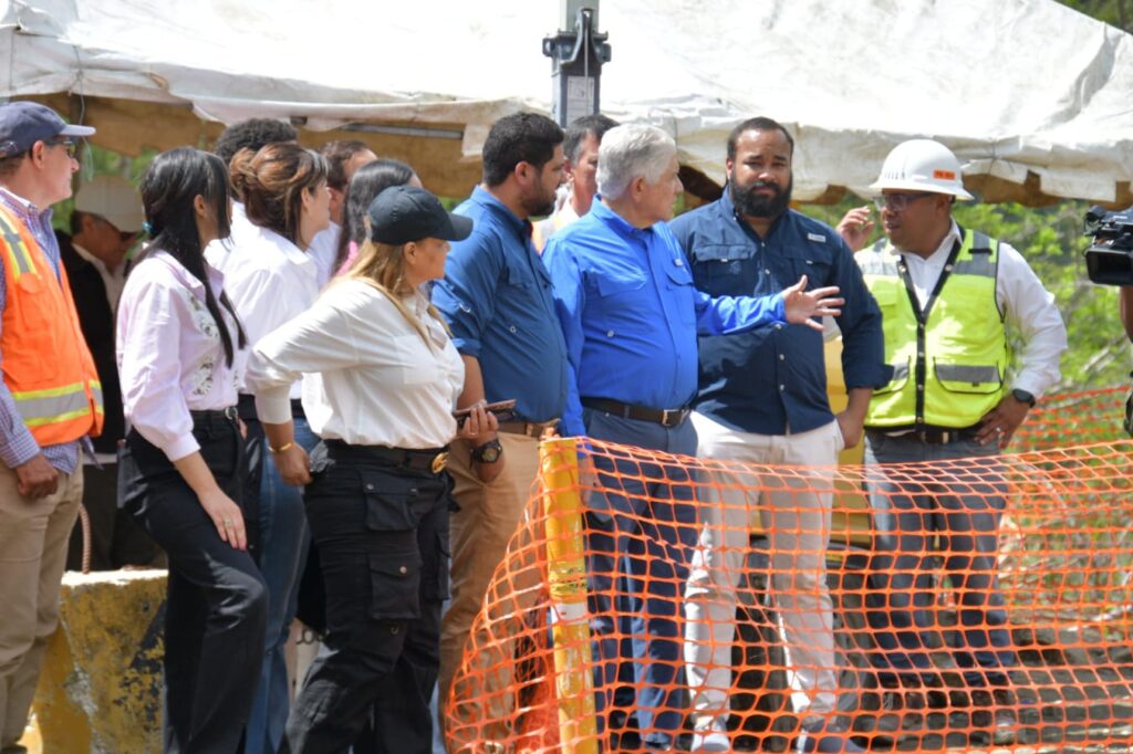 Autoridades avanzan soluciones tras derrumbe en carretera ocoa–cruce de ocoa