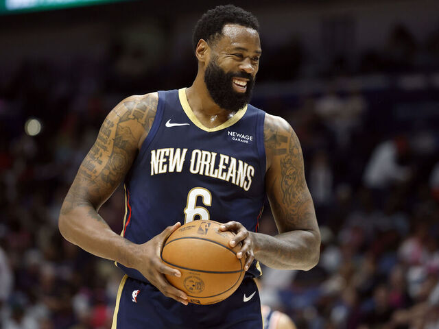 DeAndre Jordan, de los New Orleans Pelicans, ganó el premio Twyman-Stokes al Compañero del Año el miércoles, superando a Jrue Holiday de Portland y a Jeff Green de Houston.