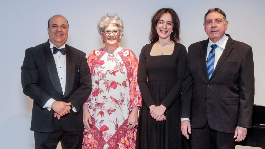 Enrique Pina, Lidia León, Gabriela García y Gamal Michelén
