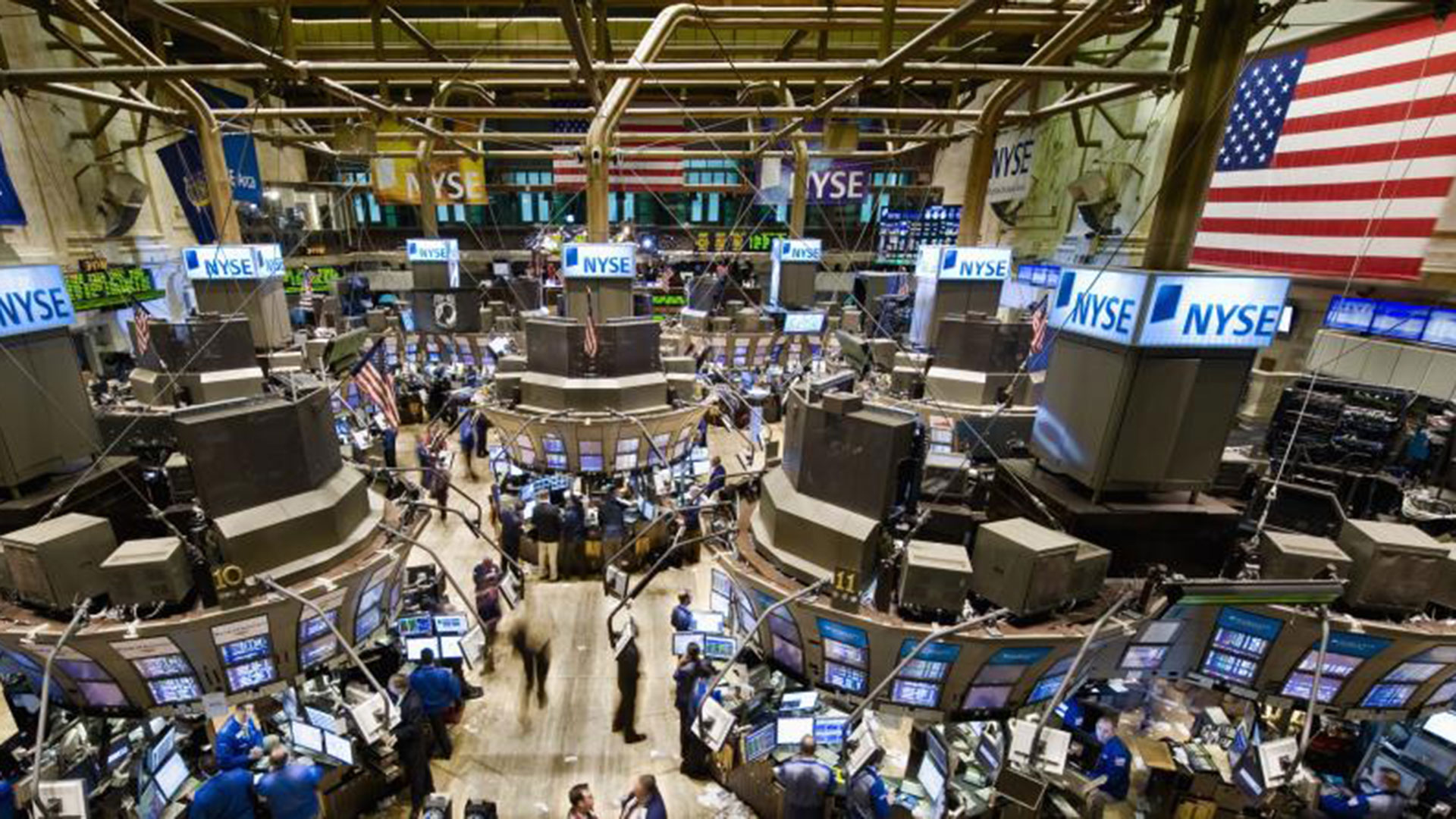 Wall Street mixto con récords pese a guerra en Irán