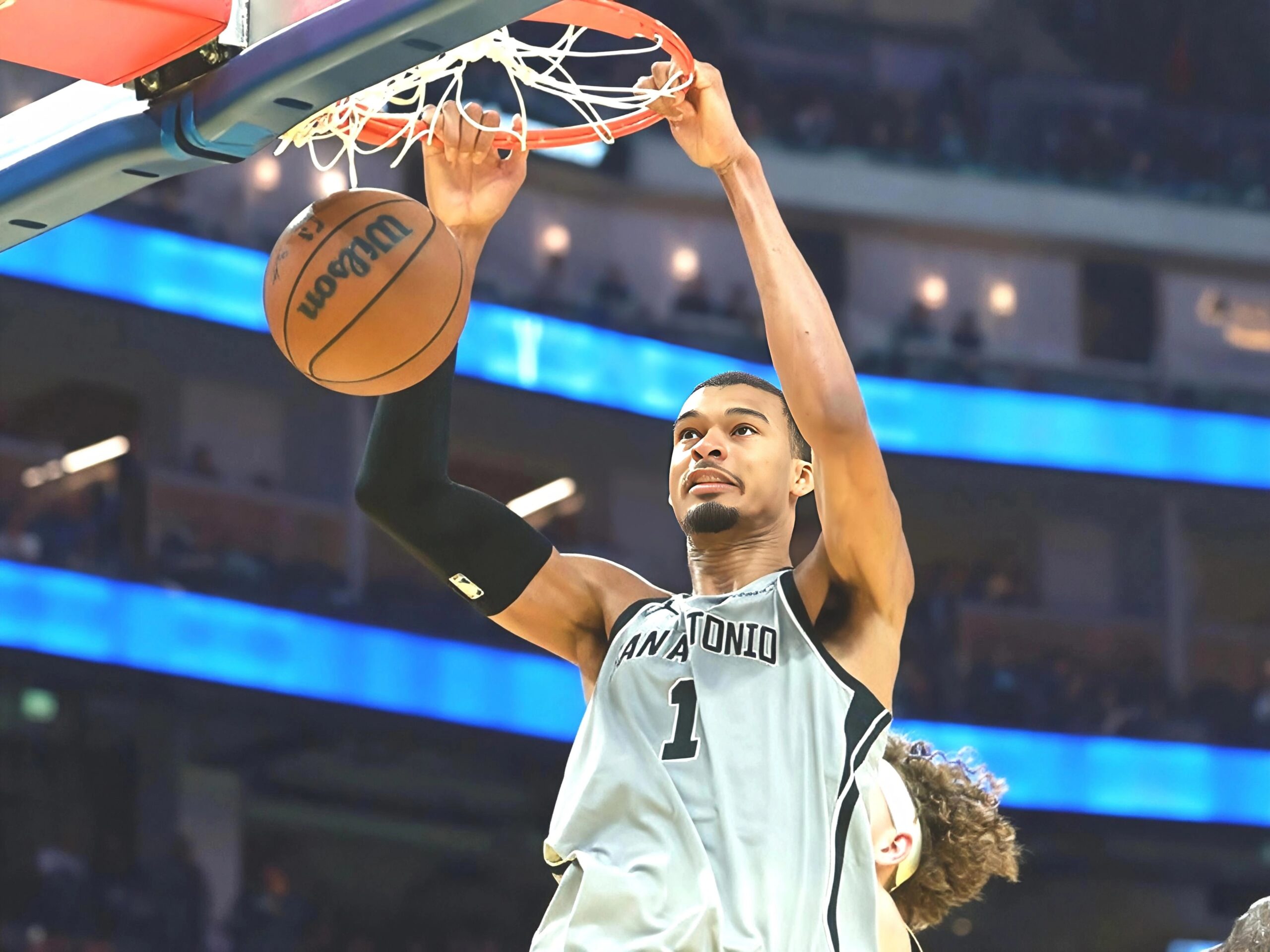 Víctor Wembanyama logra segundo partido consecutivo de 41 puntos; Spurs con décima victoria seguida