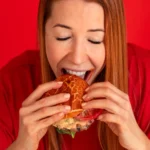 Nuevas investigaciones indican que disfrutar la comida influye en la pérdida de peso, más allá de las calorías o los nutrientes específicos