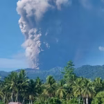 Excursionistas pierden la vida tras la erupción de un volcán en Indonesia