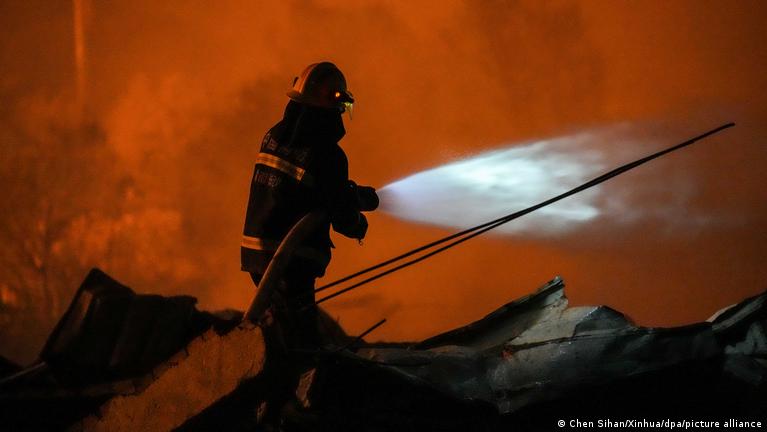 Explosión de una fábrica de fuegos artificiales deja al menos 26 muertos y decenas de heridos en China