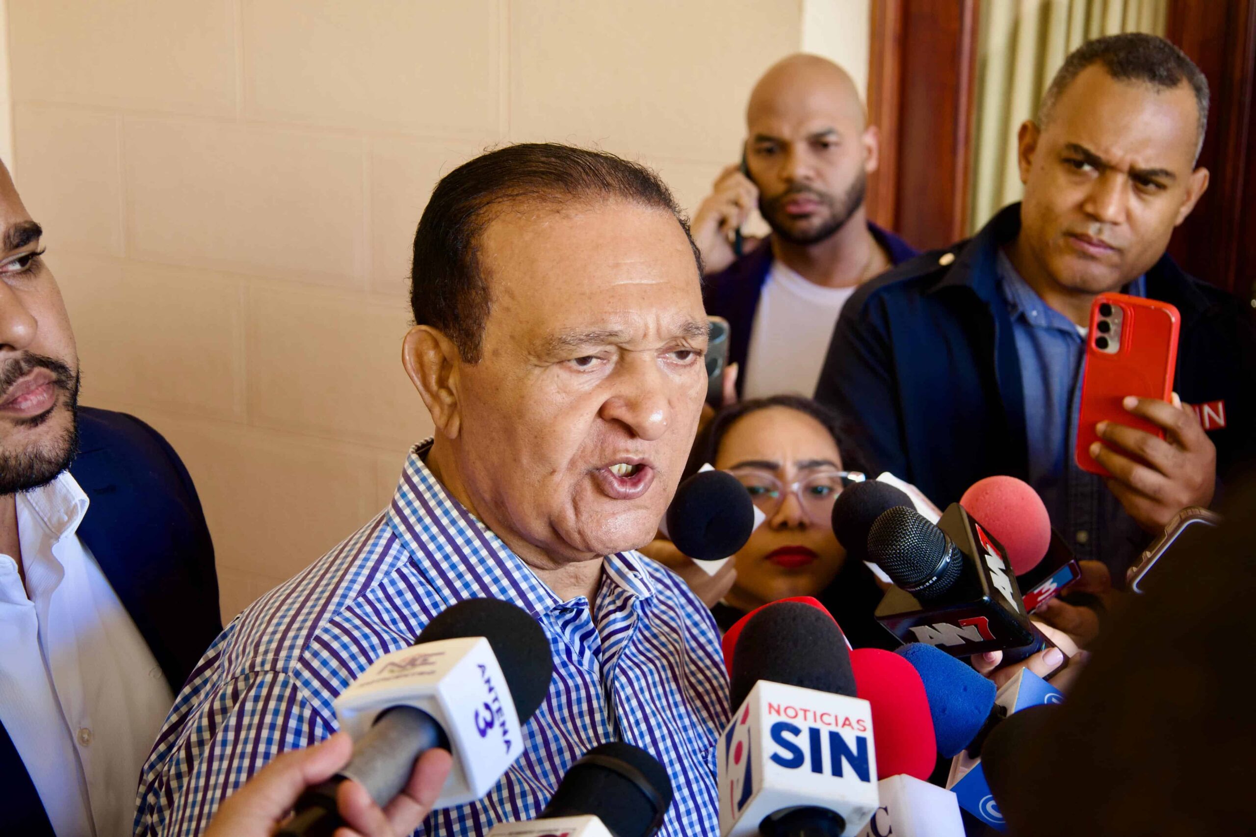 El presidente de Conatra, Antonio Marte tras reunión con el presidente Luis Abinader y distintos sectores.