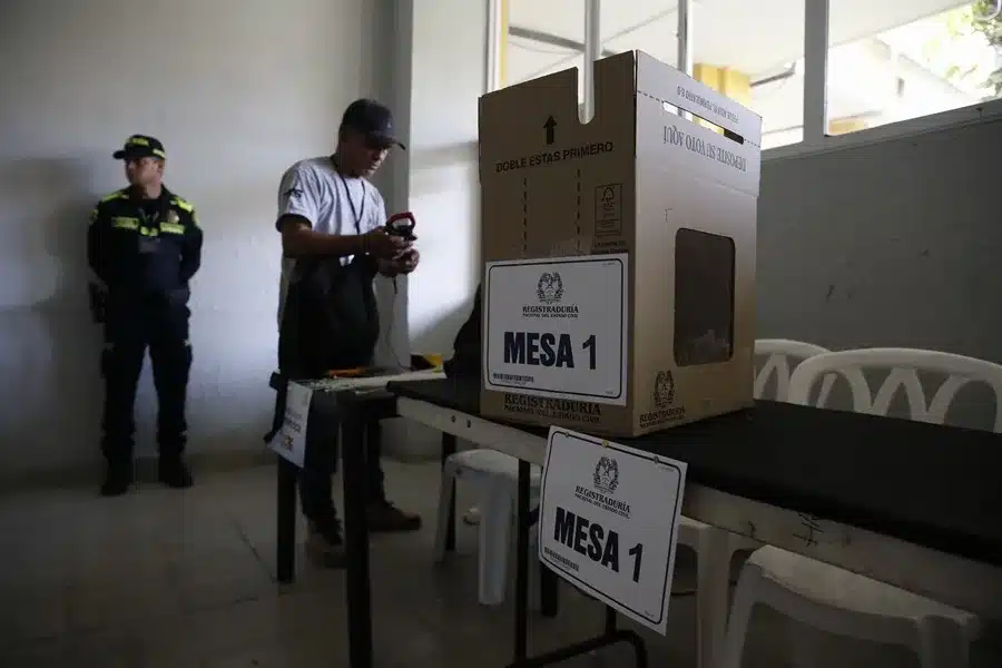 Una mesa de votación en Barranquilla (Colombia). EFE/ Ernesto Guzmán.